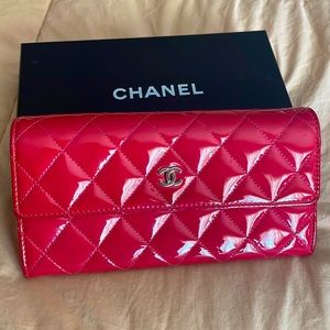 Preloved Chanel Matelasse Enamel leather king wallet